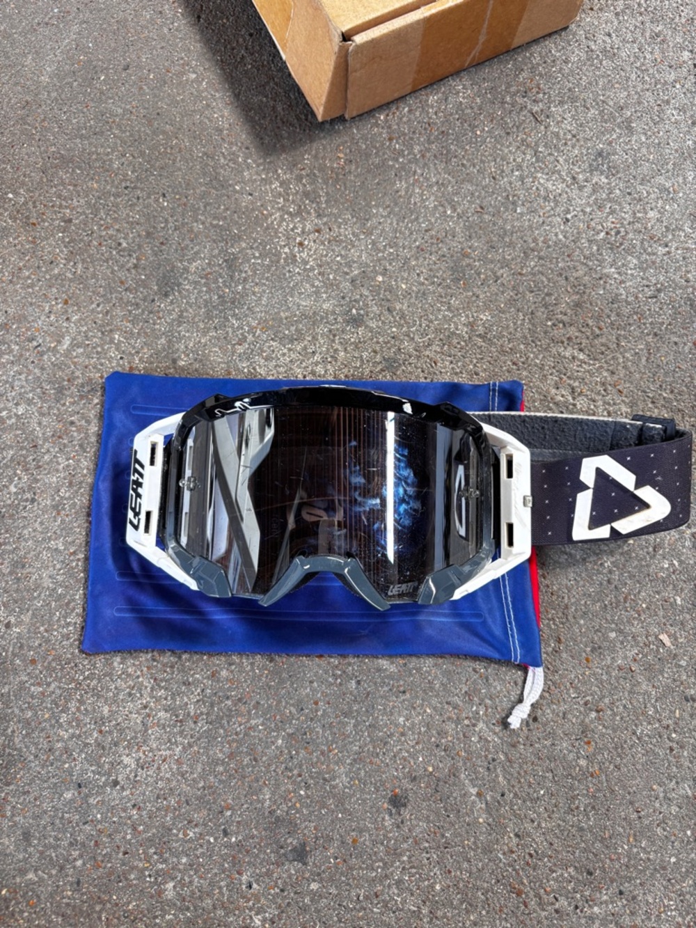 Leatt Motocross Goggles in Black & White